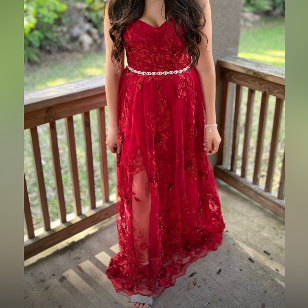 Davids bridal / Jules and Cleo red strapless prom dress size 4. Belt added.